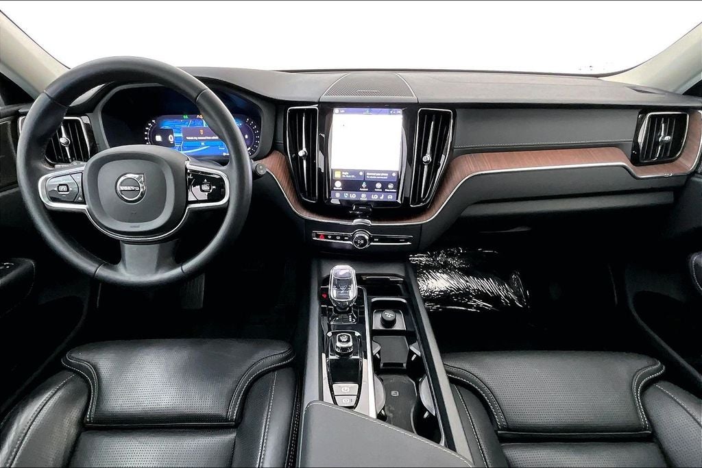 2023 Volvo XC60 B5 Ultimate Bright Theme