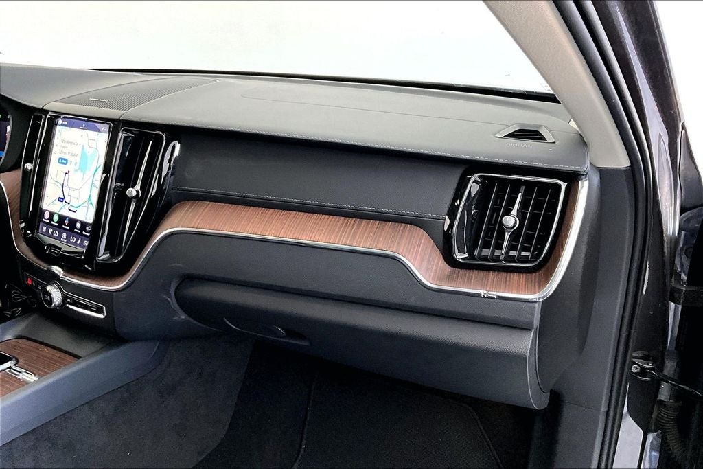 2023 Volvo XC60 B5 Ultimate Bright Theme