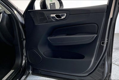 2023 Volvo XC60 B5 Ultimate Bright Theme