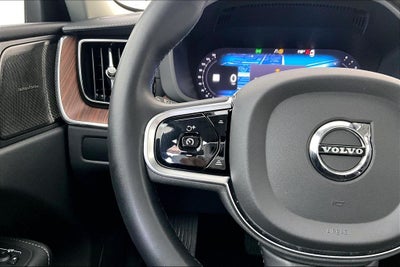 2023 Volvo XC60 B5 Ultimate Bright Theme
