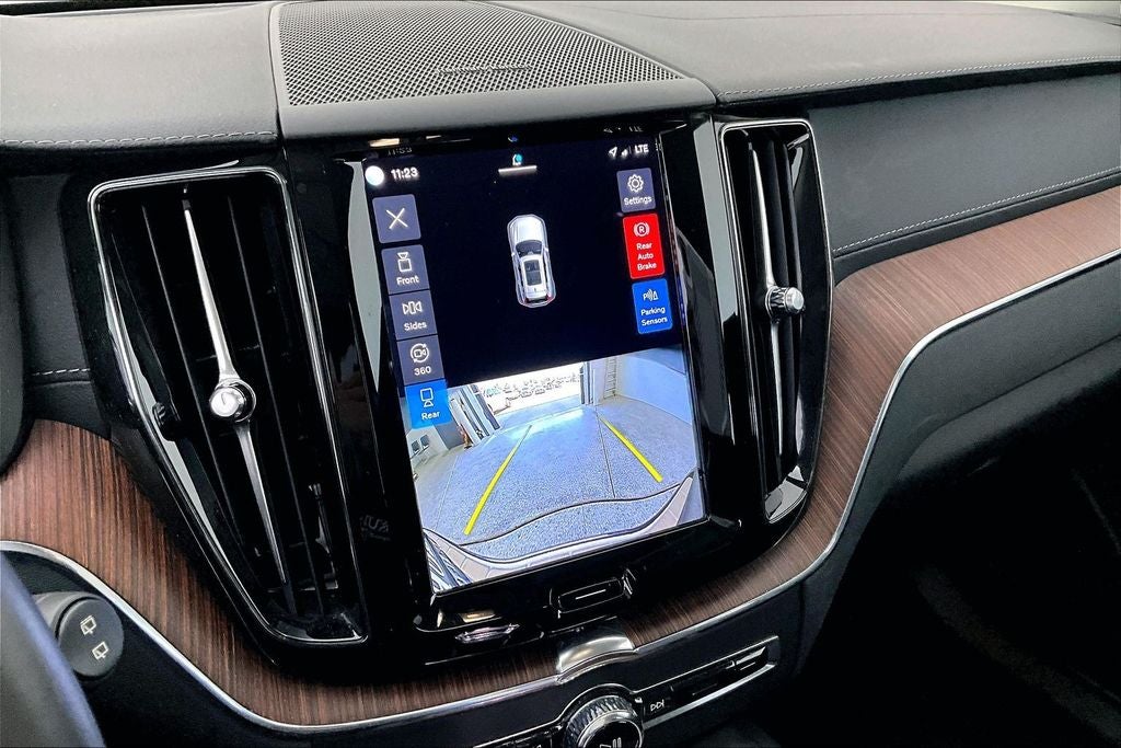 2023 Volvo XC60 B5 Ultimate Bright Theme