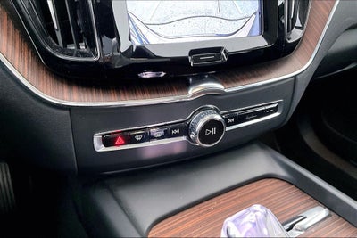 2023 Volvo XC60 B5 Ultimate Bright Theme