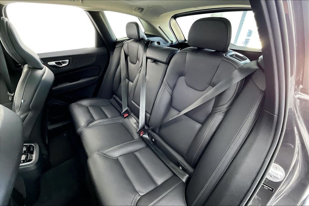 2023 Volvo XC60 B5 Ultimate Bright Theme