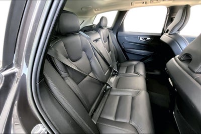 2023 Volvo XC60 B5 Ultimate Bright Theme