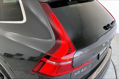 2023 Volvo XC60 B5 Ultimate Bright Theme