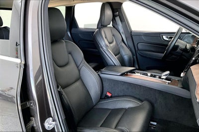 2023 Volvo XC60 B5 Ultimate Bright Theme