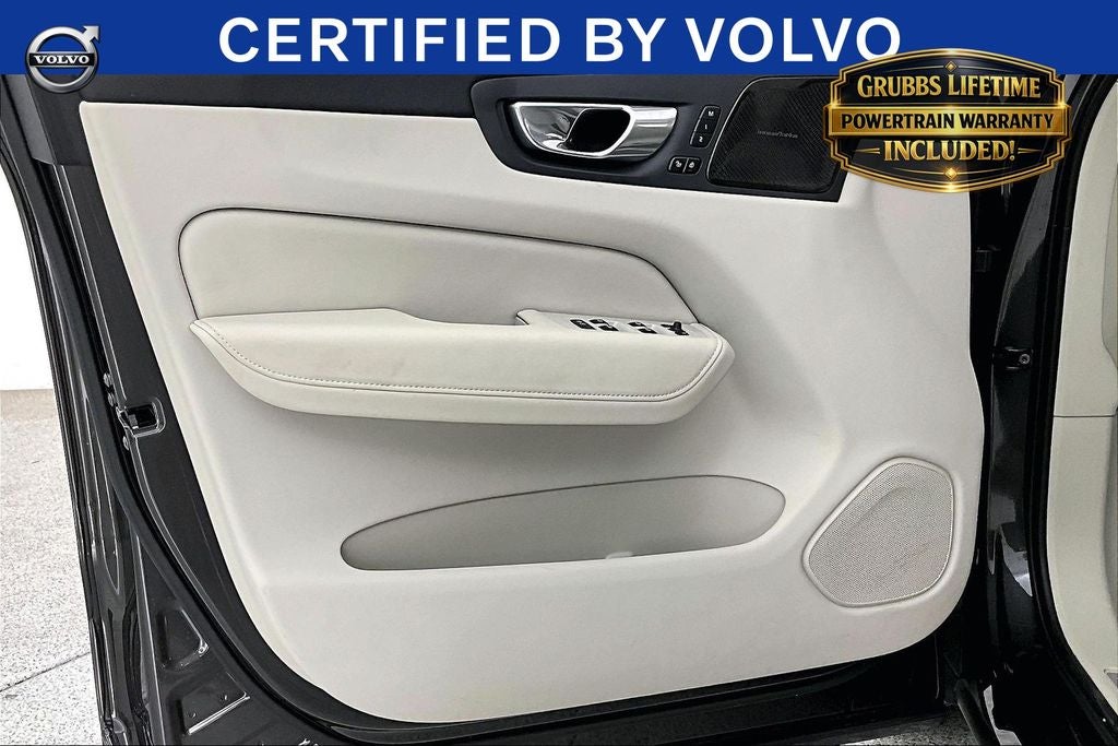 2023 Volvo XC60 B5 Ultimate Bright Theme