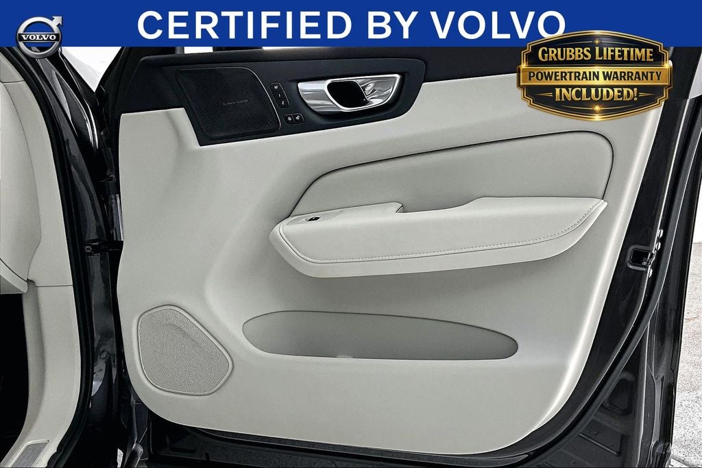 2023 Volvo XC60 B5 Ultimate Bright Theme