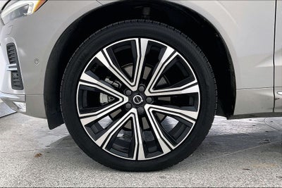 2023 Volvo XC60 B5 Ultimate Bright Theme