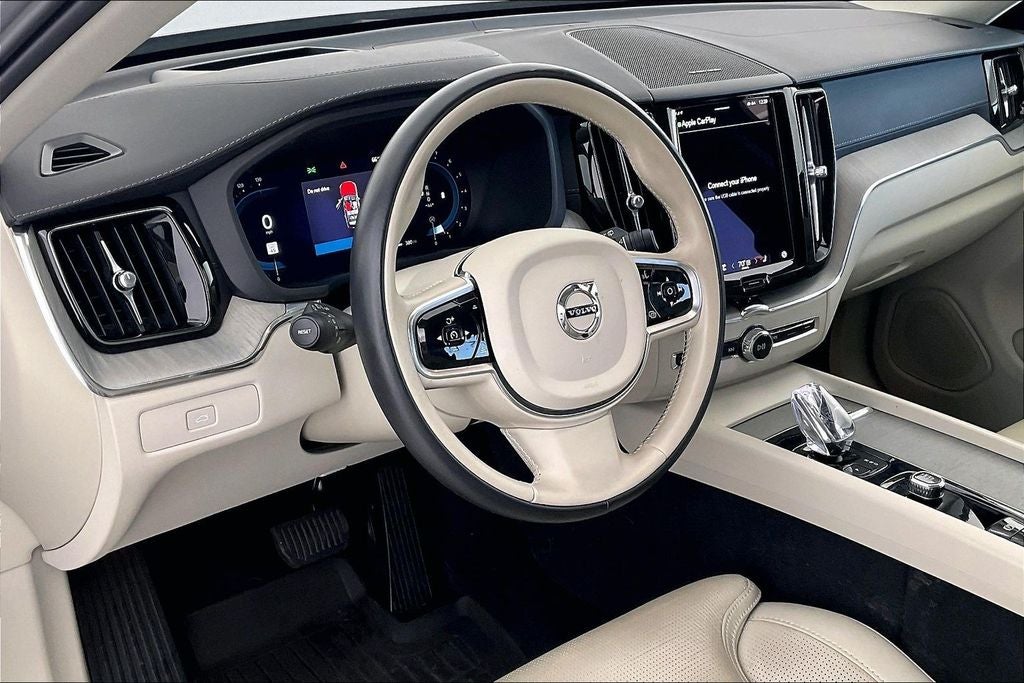 2023 Volvo XC60 B5 Ultimate Bright Theme