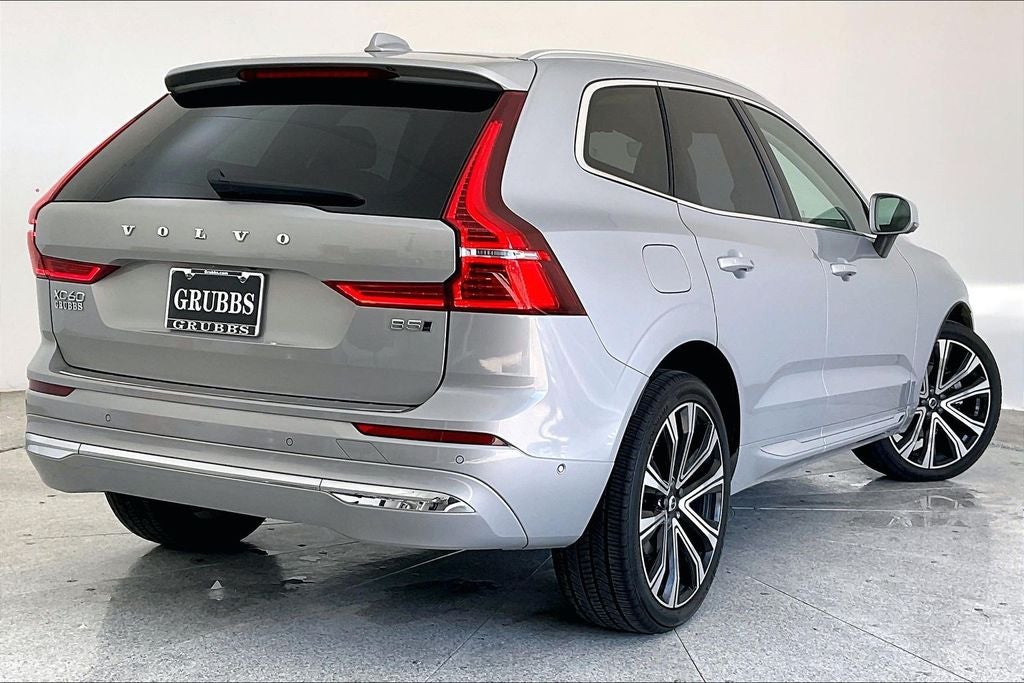 2023 Volvo XC60 B5 Ultimate Bright Theme