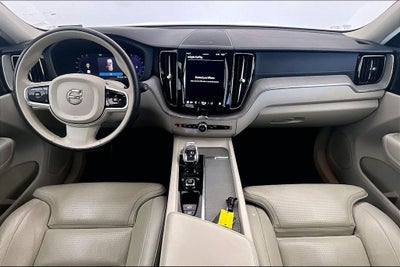 2023 Volvo XC60 B5 Ultimate Bright Theme