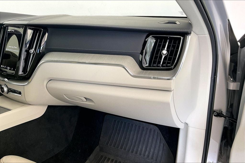 2023 Volvo XC60 B5 Ultimate Bright Theme