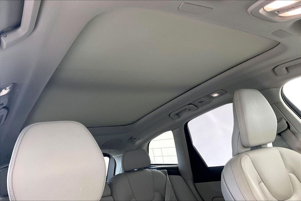 2023 Volvo XC60 B5 Ultimate Bright Theme