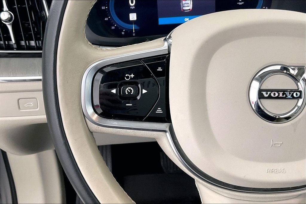 2023 Volvo XC60 B5 Ultimate Bright Theme