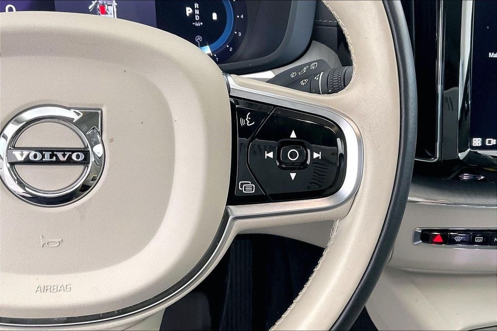 2023 Volvo XC60 B5 Ultimate Bright Theme