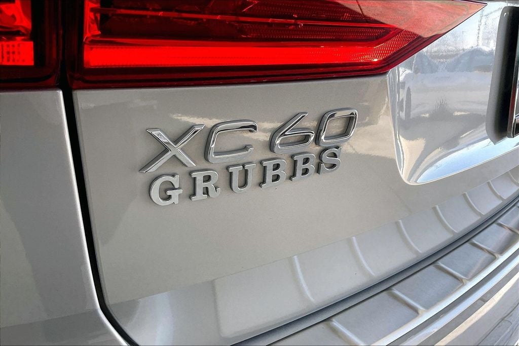 2023 Volvo XC60 B5 Ultimate Bright Theme