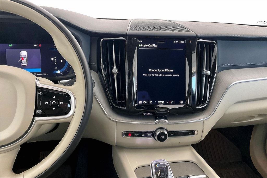 2023 Volvo XC60 B5 Ultimate Bright Theme