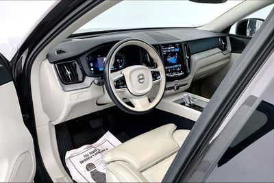2023 Volvo XC60 B5 Ultimate Bright Theme