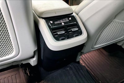 2023 Volvo XC60 B5 Ultimate Bright Theme