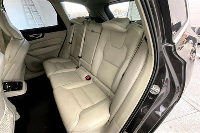 2023 Volvo XC60 B5 Ultimate Bright Theme
