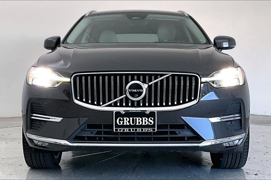 2023 Volvo XC60 B5 Ultimate Bright Theme