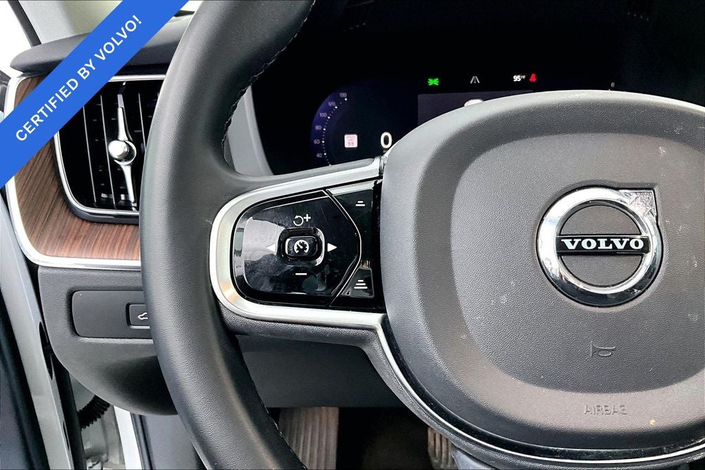 2023 Volvo XC60 B5 Plus Bright Theme