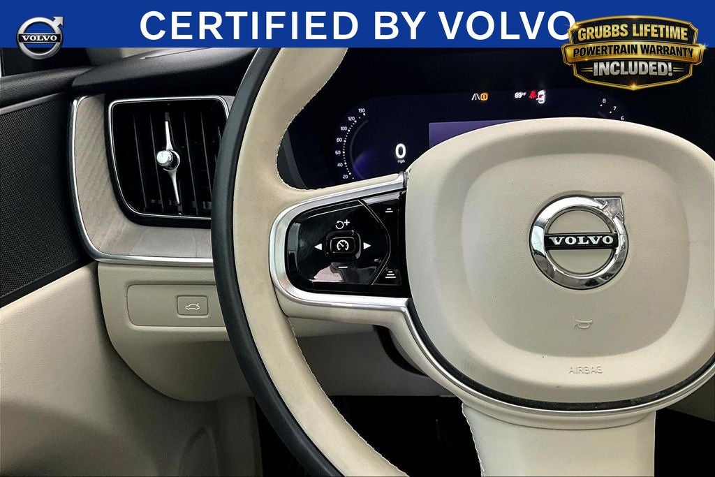 2023 Volvo XC60 B5 Plus Bright Theme