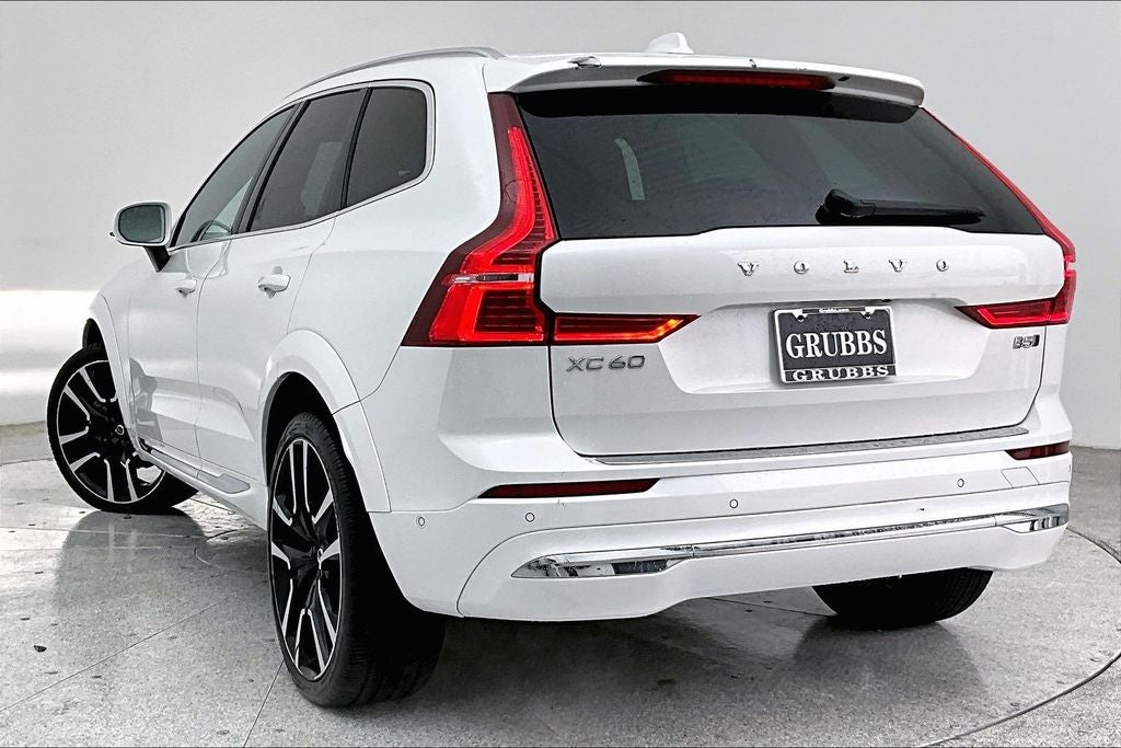 2023 Volvo XC60 B5 Ultimate Bright Theme