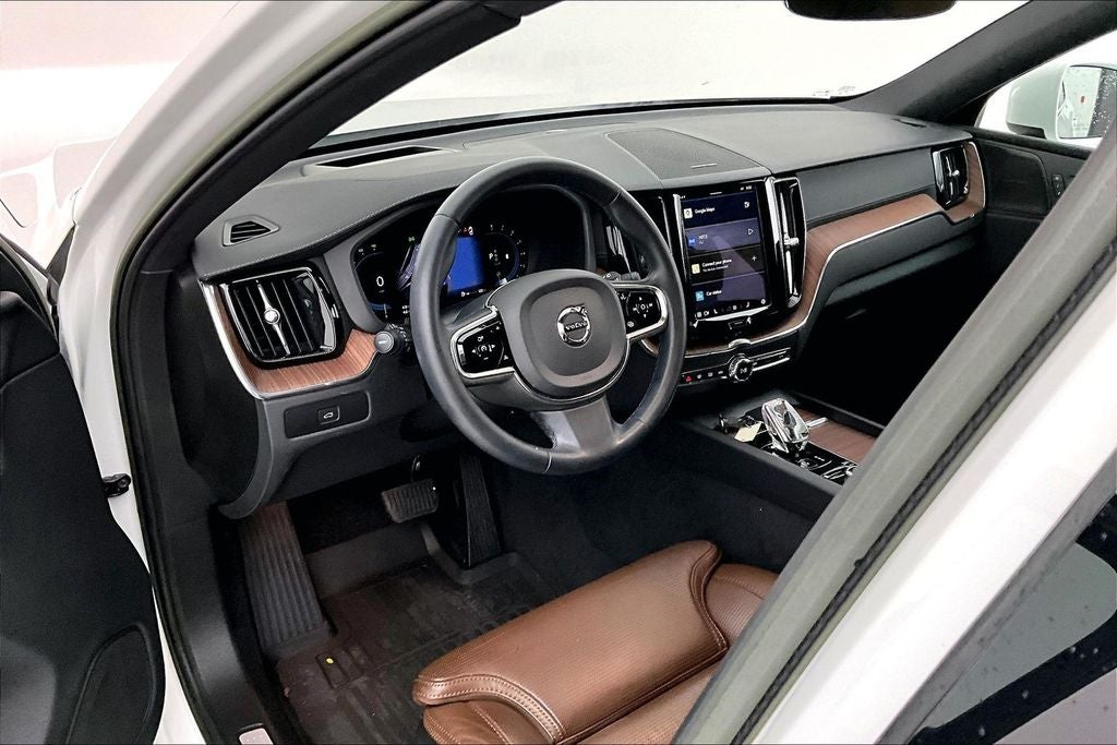 2023 Volvo XC60 B5 Ultimate Bright Theme