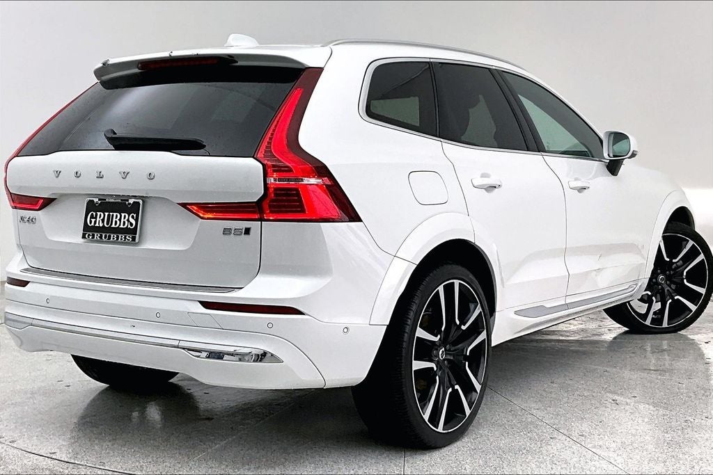 2023 Volvo XC60 B5 Ultimate Bright Theme
