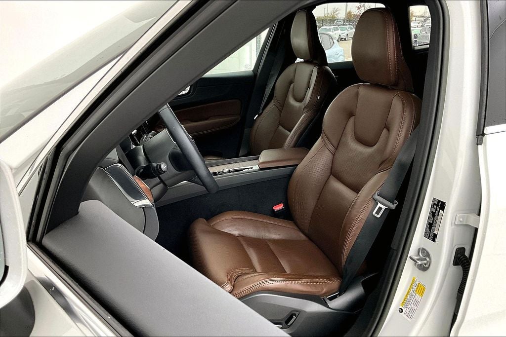 2023 Volvo XC60 B5 Ultimate Bright Theme