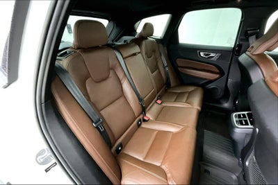 2023 Volvo XC60 B5 Ultimate Bright Theme