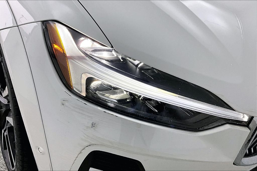 2023 Volvo XC60 B5 Ultimate Bright Theme