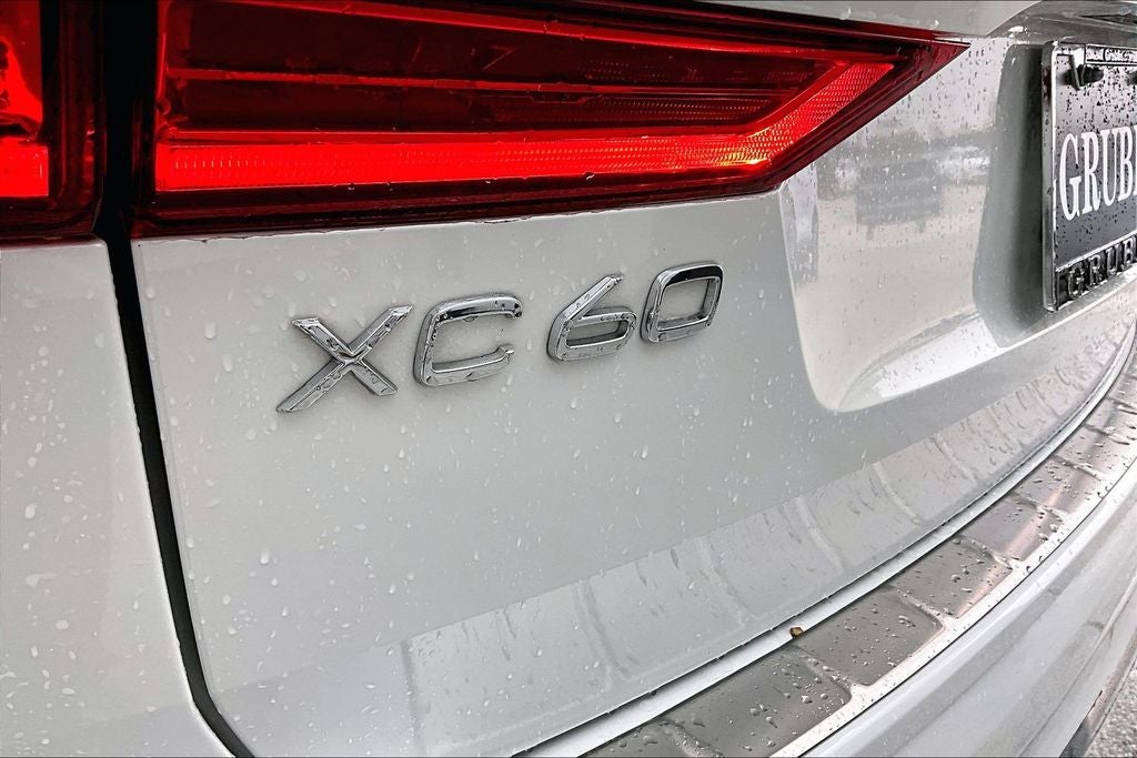 2023 Volvo XC60 B5 Ultimate Bright Theme