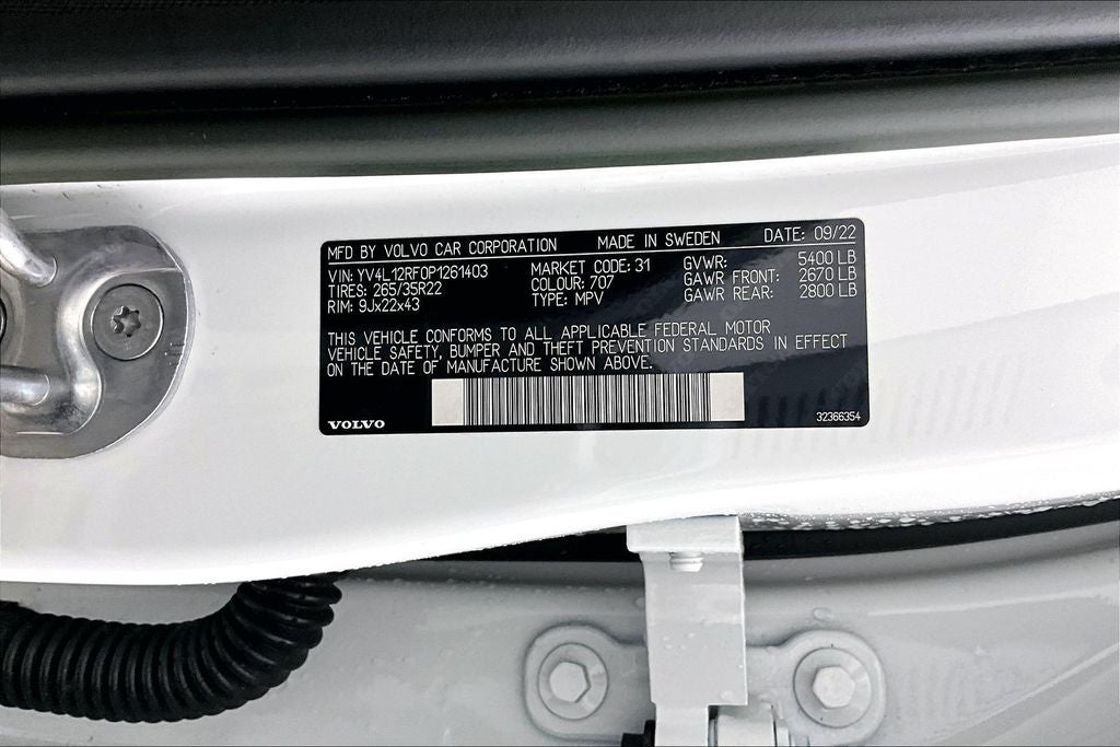 2023 Volvo XC60 B5 Ultimate Bright Theme