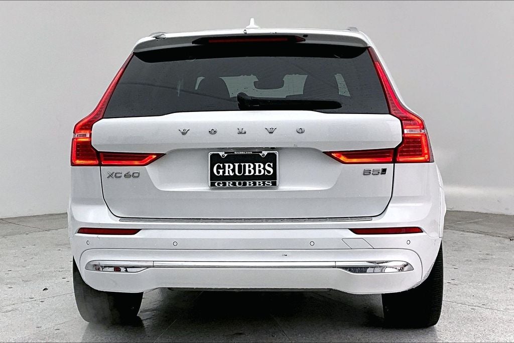 2023 Volvo XC60 B5 Ultimate Bright Theme