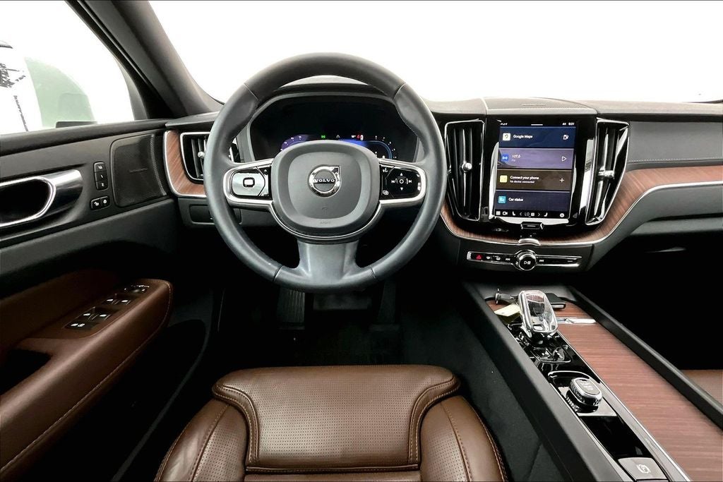 2023 Volvo XC60 B5 Ultimate Bright Theme