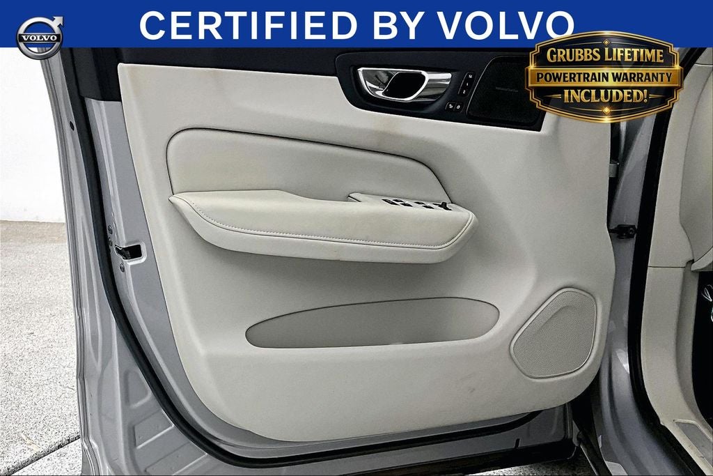 2023 Volvo XC60 B5 Ultimate Bright Theme
