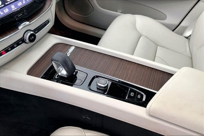 2022 Volvo XC60 B5 Momentum