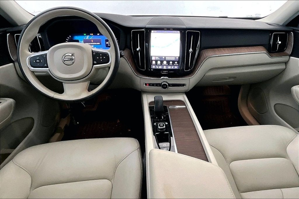 2022 Volvo XC60 B5 Momentum