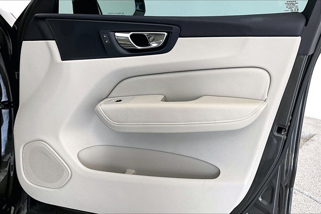 2022 Volvo XC60 B5 Momentum
