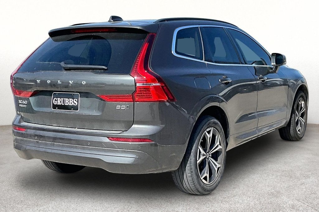 2022 Volvo XC60 B5 Momentum