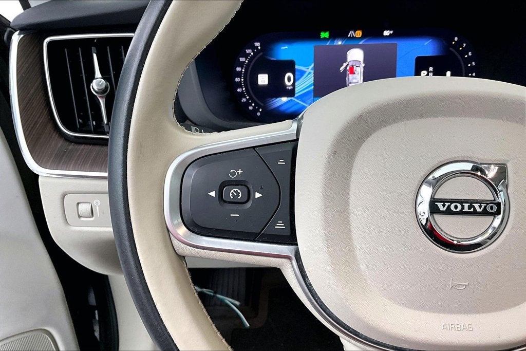 2022 Volvo XC60 B5 Momentum