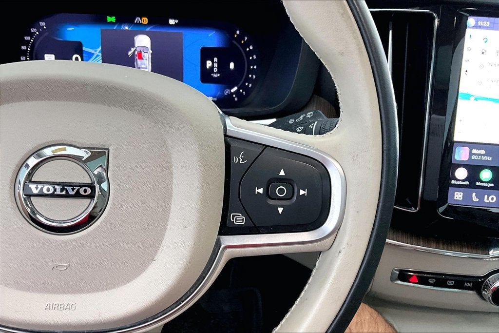 2022 Volvo XC60 B5 Momentum