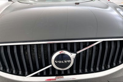 2022 Volvo XC60 B5 Momentum