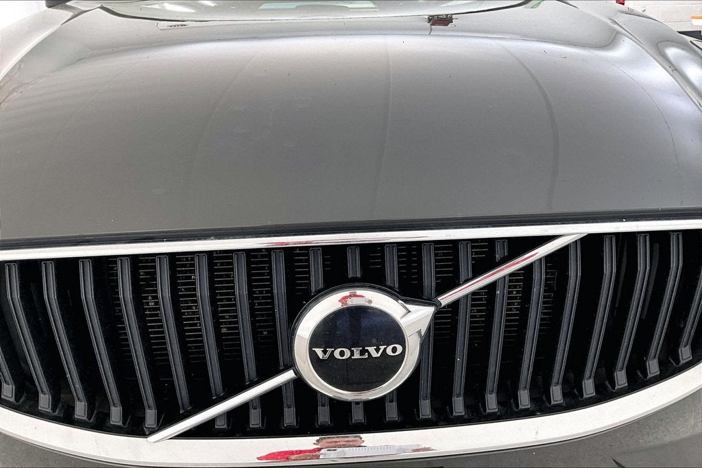 2022 Volvo XC60 B5 Momentum