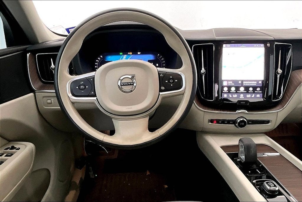 2022 Volvo XC60 B5 Momentum