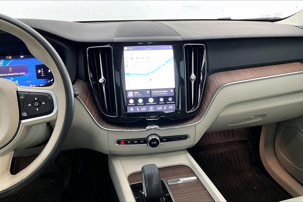 2022 Volvo XC60 B5 Momentum