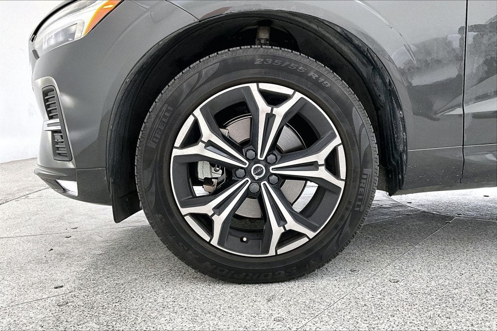 2022 Volvo XC60 B5 Momentum